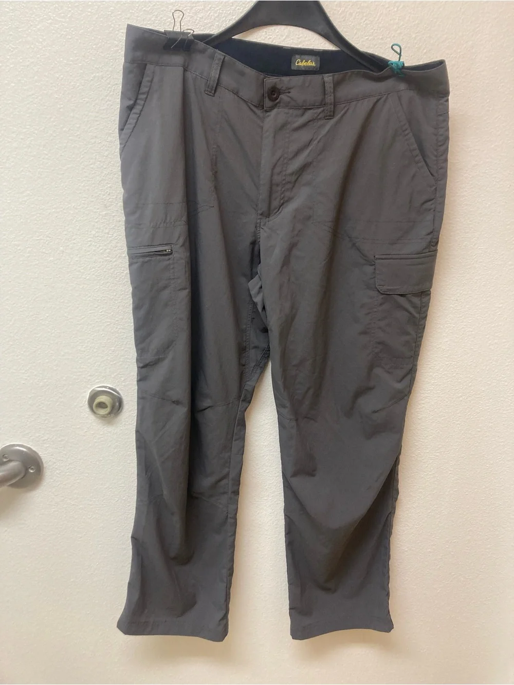 CABELA’S Men’s Charcoal Cargo Darted Knees Pants W38/L30